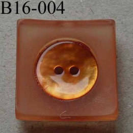 bouton carré diamètre 16 mm en nacre et résine couleur orange  2 trous diamètre 16 mm