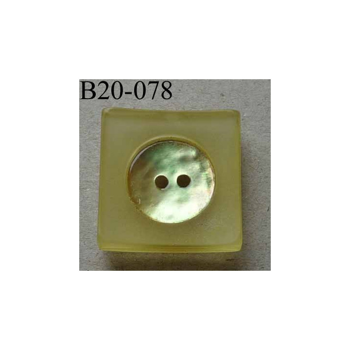  bouton carré diamètre 20 mm en nacre et résine couleur jaune 2 trous diamètre 20 mm