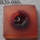  bouton carré diamètre 20 mm en nacre et résine couleur rouge 2 trous diamètre 20 mm