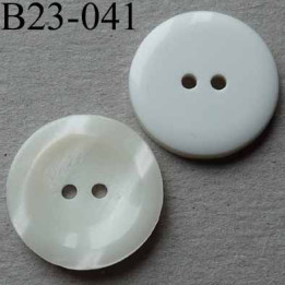 bouton diamètre 23 mm  couleur blanc effet nacré dos blanc 2  trous diamètre 23 mm