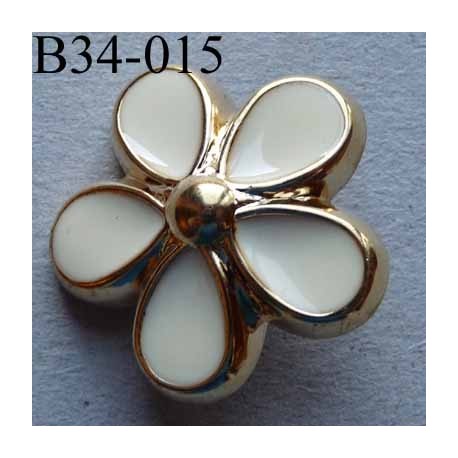 bouton fleur PVC diamètre 34 mm couleur ivoire et doré accroche un anneau diamètre 34 mm