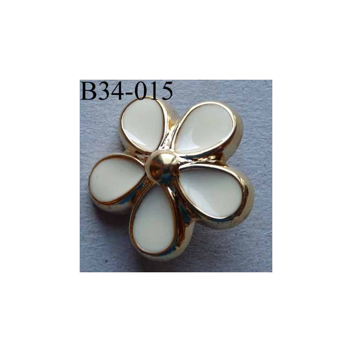 bouton fleur PVC diamètre 34 mm couleur ivoire et doré  accroche un anneau diamètre 34 mm