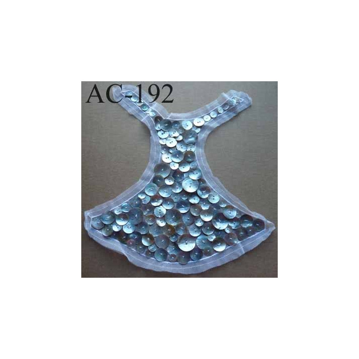 plastron guipure boutons nacrés sur tulle blanc vendu à l'unité