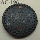 boucle de ceinture ronde diamètre 8 cm en cuir noir avec motifs floraux incrustés et peints