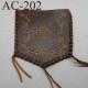 empiècement blason plastron en cuir marron avec motifs floraux incrustés pour maroquinerie ou customisation