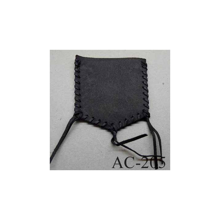empiècement blason plastron en cuir noir avec motifs floraux incrustés pour maroquinerie ou customisation
