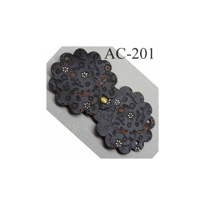 empiècement blason plastron en cuir marron foncé avec motifs floraux incrustés et peints pour maroquinerie ou customisation