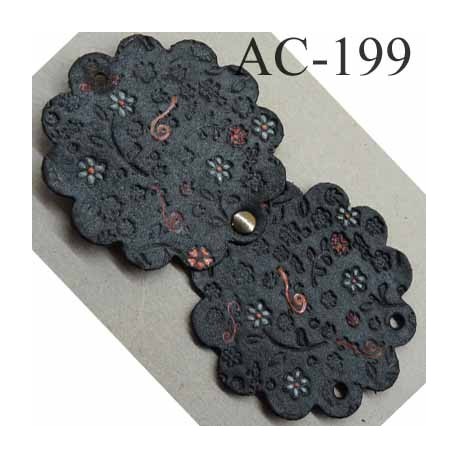 empiècement blason plastron en cuir noir avec motifs floraux incrustés et peints pour maroquinerie ou customisation