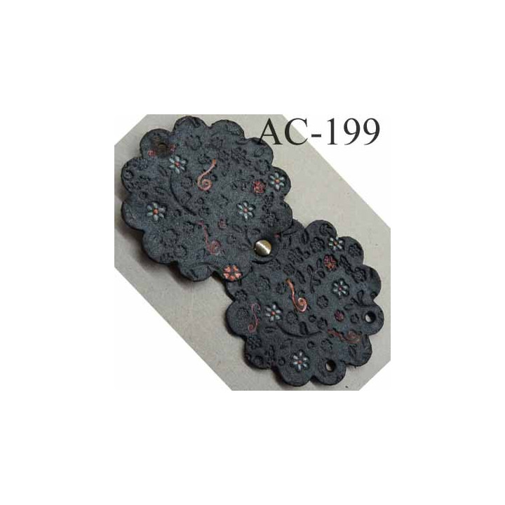 empiècement blason plastron en cuir noir avec motifs floraux incrustés et peints pour maroquinerie ou customisation