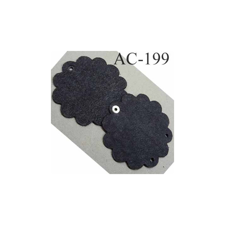 empiècement blason plastron en cuir noir avec motifs floraux incrustés et peints pour maroquinerie ou customisation