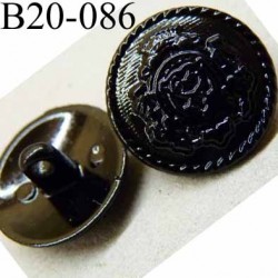 bouton 20 mm métal couleur noir brillant motif royauté au centre et poutour décoré accroche un anneau diamètre 20 mm