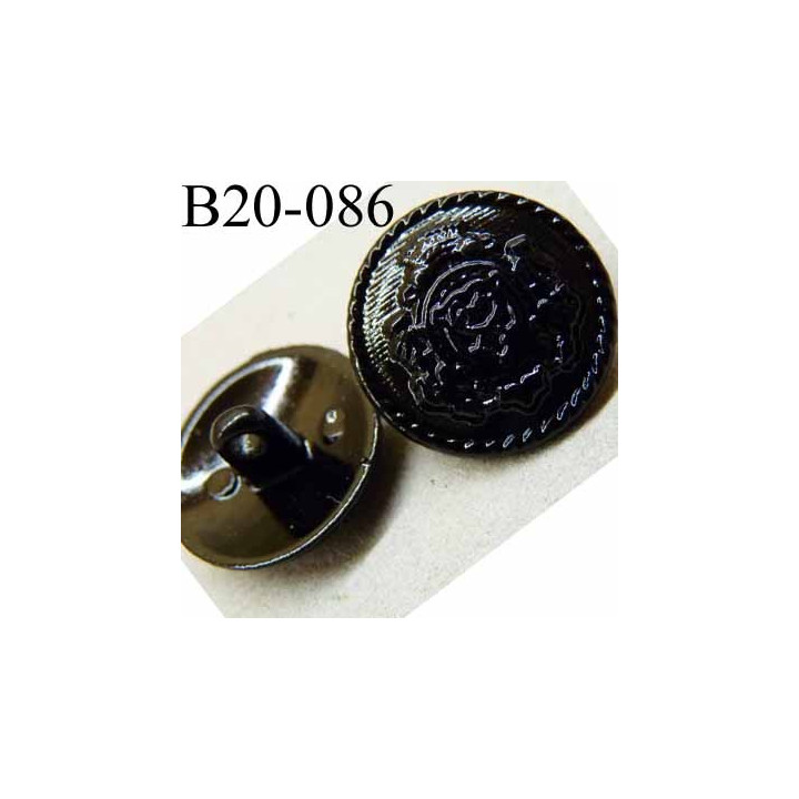 bouton 20 mm métal couleur noir brillant motif royauté au centre et poutour décoré accroche un anneau diamètre 20 mm