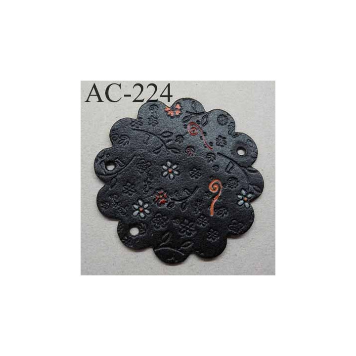 empiècement blason plastron en cuir noir avec motifs floraux incrustés et peints pour maroquinerie ou customisation
