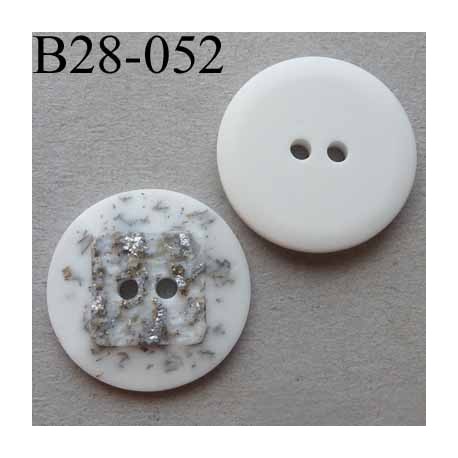 bouton fantaisie 28 mm pvc couleur blanc et argenté en relief effet granit 2 trous diamètre 28 millimètres