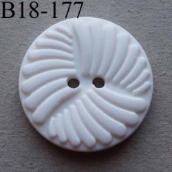 bouton 18 mm couleur blanc avec décoration en relief 2 trous diamètre 18 millimètres