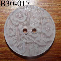 bouton fantaisie 30 mm  couleur blanc translucide avec motifs floraux en relief ton sur ton  2 trous  diamètre 30 millimètres