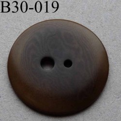 bouton fantaisie diamètre 30 mm 2 trous de taille différentes couleur marron diamètre 30 mm