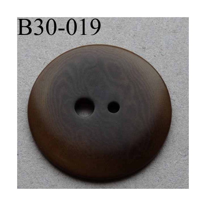 bouton fantaisie diamètre 30 mm 2 trous de taille différentes couleur marron diamètre 30 mm