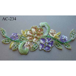 ornement applique écusson empiècement FLEURS VEGETAUX avec sequins et perles multicolores  à coudre 