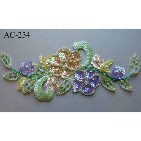 ornement applique écusson empiècement FLEURS VEGETAUX avec sequins et perles multicolores à coudre 