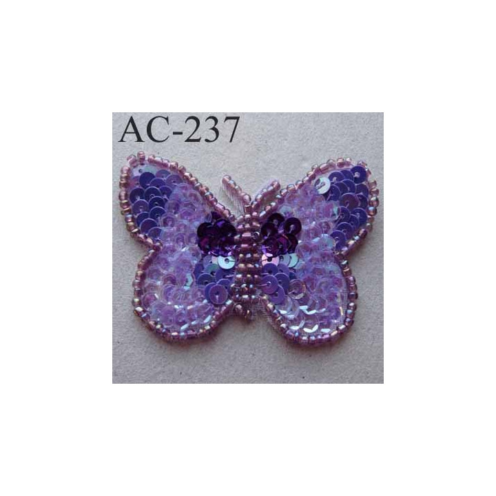 ornement applique écusson empiècement PAPILLON avec perles et sequins mauves violets à coudre