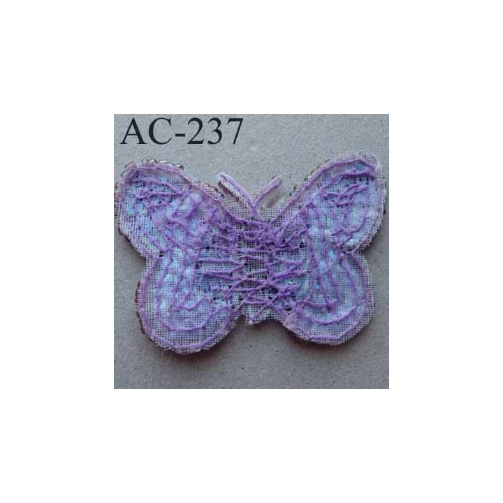 ornement applique écusson empiècement PAPILLON avec perles et sequins mauves violets à coudre
