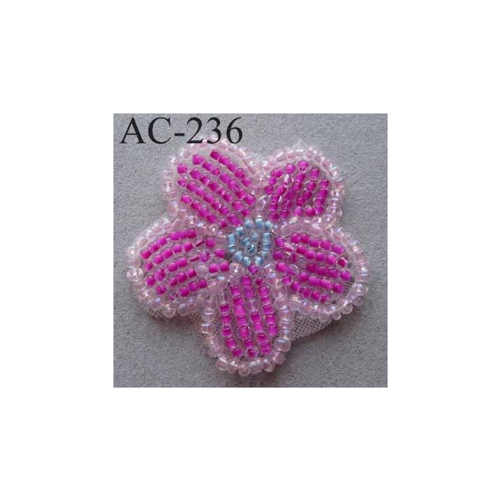 ornement applique écusson empiècement FLEUR avec perles roses à coudre