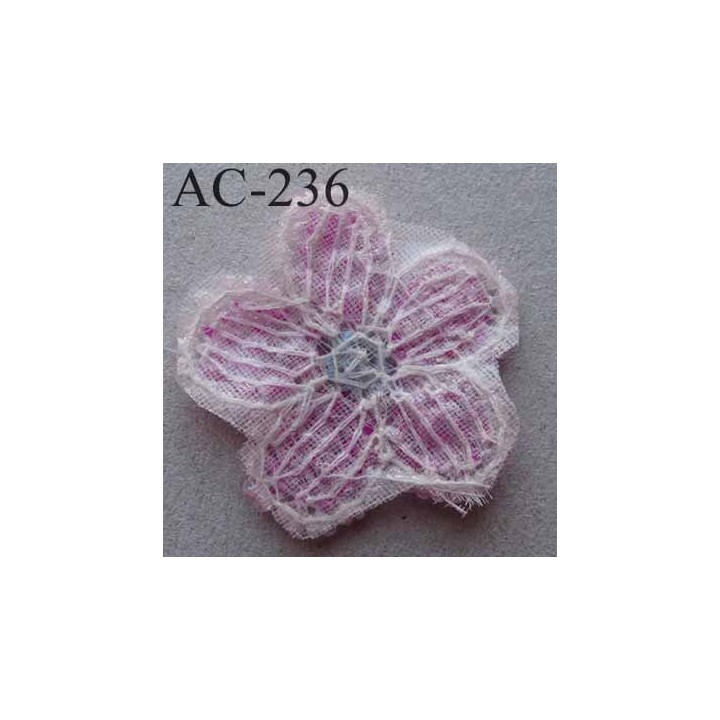 ornement applique écusson empiècement FLEUR avec perles roses à coudre