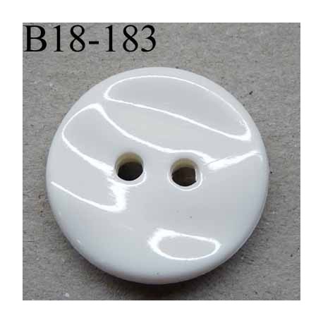 bouton haut de gamme diamètre 18 mm couleur blanc face non plane 2 trous diamètre 18 millimètres 