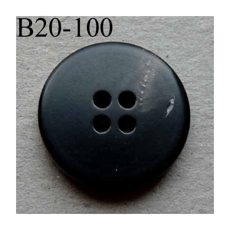 bouton haut de gamme diamètre 20 mm couleur noir avec trace plus clair comme une strie 4 trous diamètre 20 millimètre  