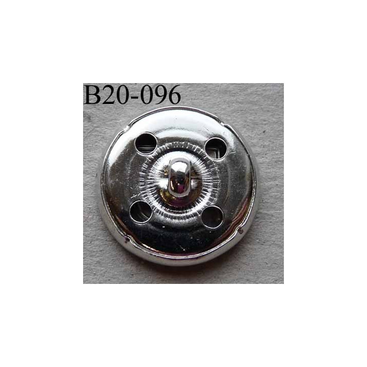 bouton 20 mm métal PIERRE CARDIN couleur chrome accroche avec un anneau au dos 
