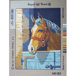 canevas 30X40 marque ROYAL PARIS thème cheval au box dimension 30 centimètres par 40 centimètres 100 % coton