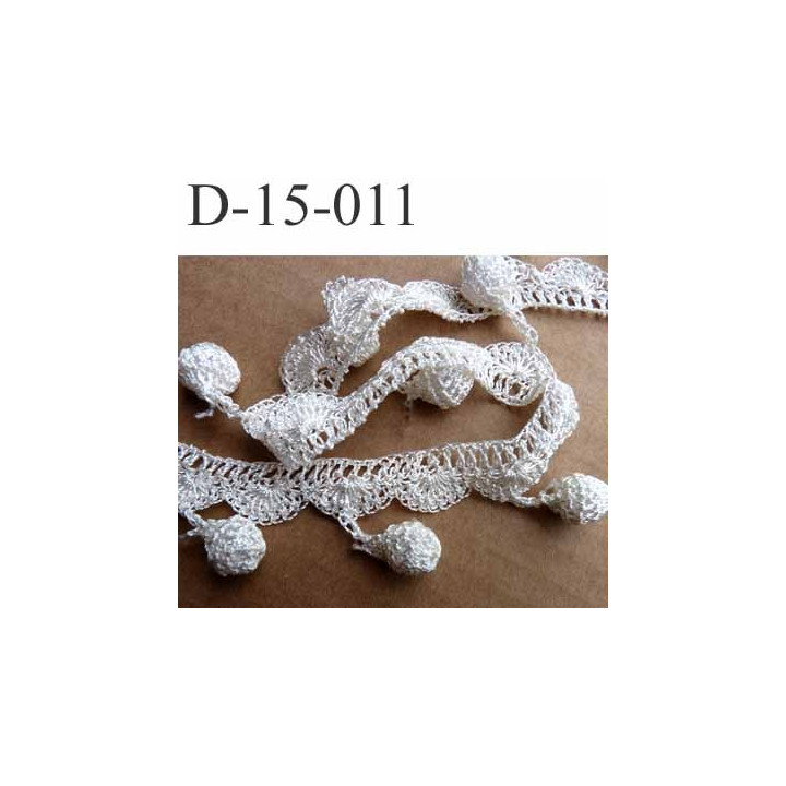 dentelle crochet  largeur 15 mm hauteur total avec les petits pompons 11 mm couleur écru   prix au mètre