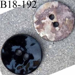 bouton 18 mm en nacre naturel couleur noir très  brillant et au dos anthracite bleuté 2 trous diamètre 18 mm