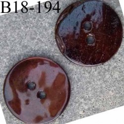 bouton 18 mm en nacre naturel couleur bronse très brillant un peu plus foncé que la référence B18-193  2 trous diamètre 18 mm