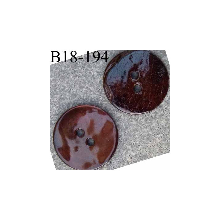 bouton 18 mm en nacre naturel couleur bronse très brillant un peu plus foncé que la référence B18-193  2 trous diamètre 18 mm