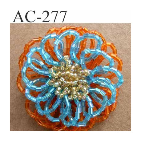broche montée en perles sur épingle couleur orange bleu et doré brillante épaisseur 19 mm diamètre 5 cm superbe