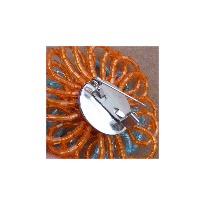broche  montée en perles sur épingle couleur orange bleu et doré brillante épaisseur 19 mm diamètre 5 cm superbe