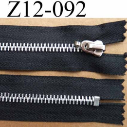 fermeture zip à glissière longueur 12 cm couleur noir non séparable  largeur 3 cm largeur du zip métal   6 mm
