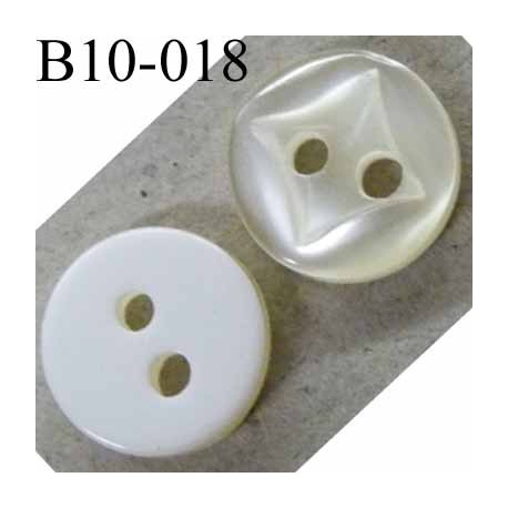 bouton diamètre 10 millimètres couleur blanc et nacré brillant 2 trous décor carré incrusté diamètre 10 mm