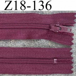 fermeture zip  à glissière longueur 18 cm couleur bordeau lie de vin non séparable largeur 2.5 cm glissière nylon  zip 4.2 mm