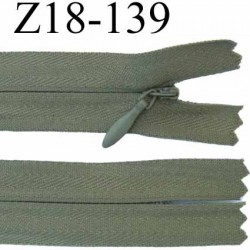 fermeture zip longueur 18 cm couleur vert kaki  non séparable zip nylon largeur 2.5 cm largeur