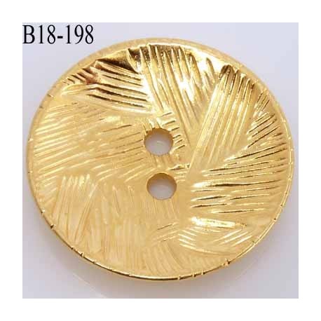bouton 18 mm couleur doré en métal très joli la couleur est celle d'une pièce d'or diamètre 18 mm 