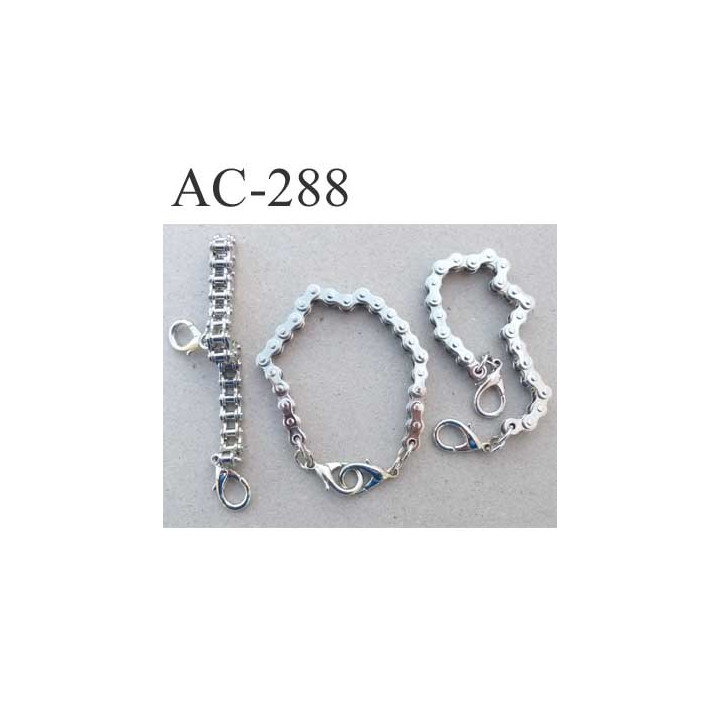 Chaine avec 2 fermoir un vrai bijoux en métal chromé longueur 21 cm largeur 9 mm très très belle